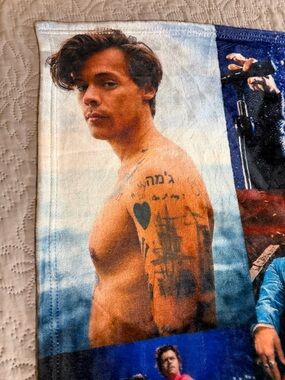 Printed Photo Throw Blanket in Blue and White